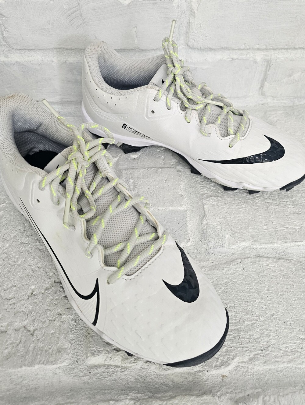 Womens NIKE Hyperdiamond 4 softball cleats Size 8.5